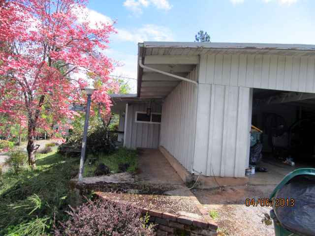 The front entrance:  not very inviting