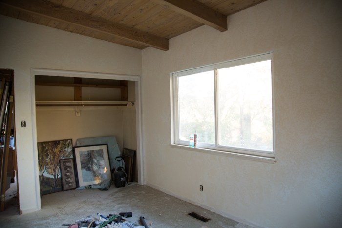 Front bedroom (aka butterfly room)