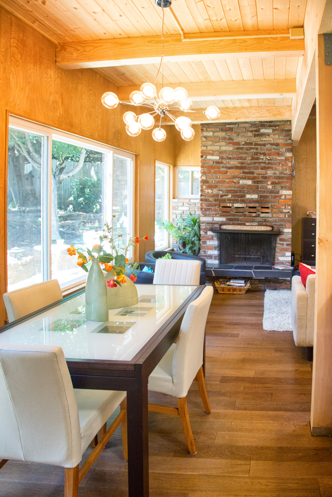 Expandable dining table